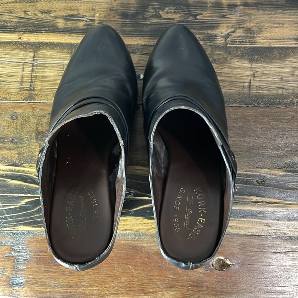 Kork-Ease clogs with wooden heel black size 11/43
Size 11 size 43 one tack gone - Picture 7 of 17